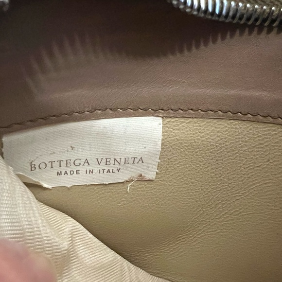 Authentic Bottega Venetta zippy wallet - Picture 13 of 16